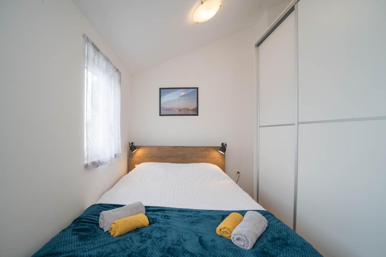 Cozy Apartment Close To The Beach And City Centre Umag Bagian luar foto