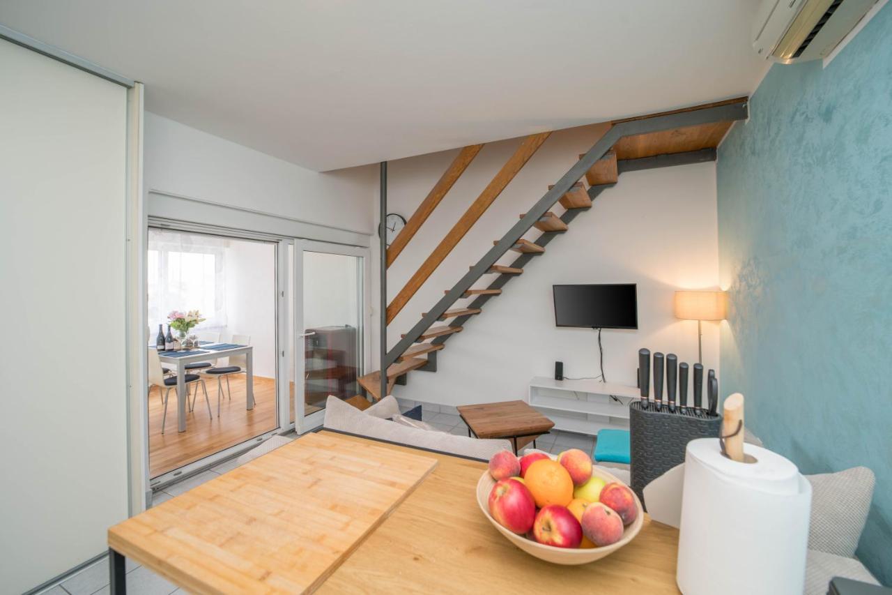 Cozy Apartment Close To The Beach And City Centre Umag Bagian luar foto
